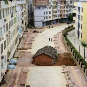 A real life "Up" house, in China