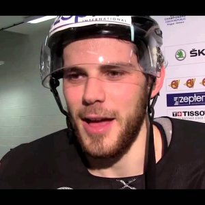 Tyler Seguin gives English lesson to reporter