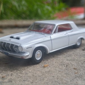Auto World 1/64: Dodge Polara