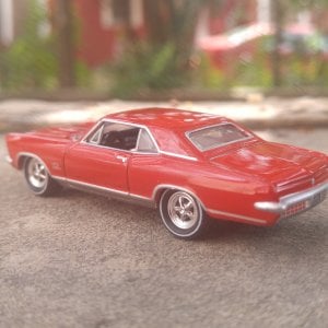 Johnny Lightning: 1965 Buick Riviera