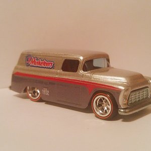 Hot Wheels: 3musketeers 55' Chevy Delivery