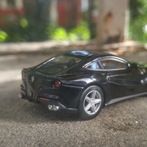 Kyosho 1/64: Ferrari F12