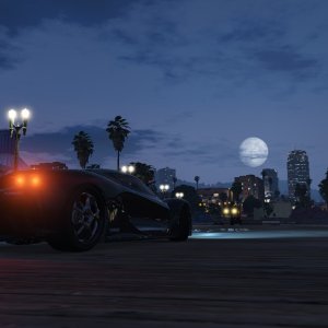 Grotti's Turismo R shows off at Del Perro Pier 2