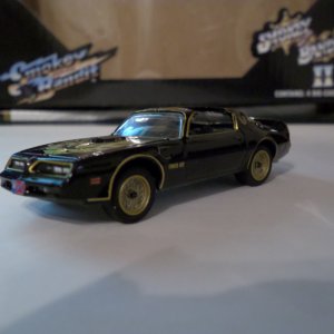 Smokey and a lot of Bandits: Greenlight Models' Smokey & The Bandit 4-car set - The one and only; 1977 Pontiac Firebird T/A