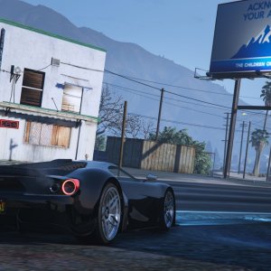 Piercing through the Sandy Shores roads with the Vapid FMJ 1