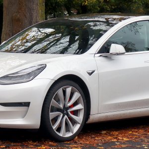 2019_Tesla_Model_3_Performance_AWD_Front