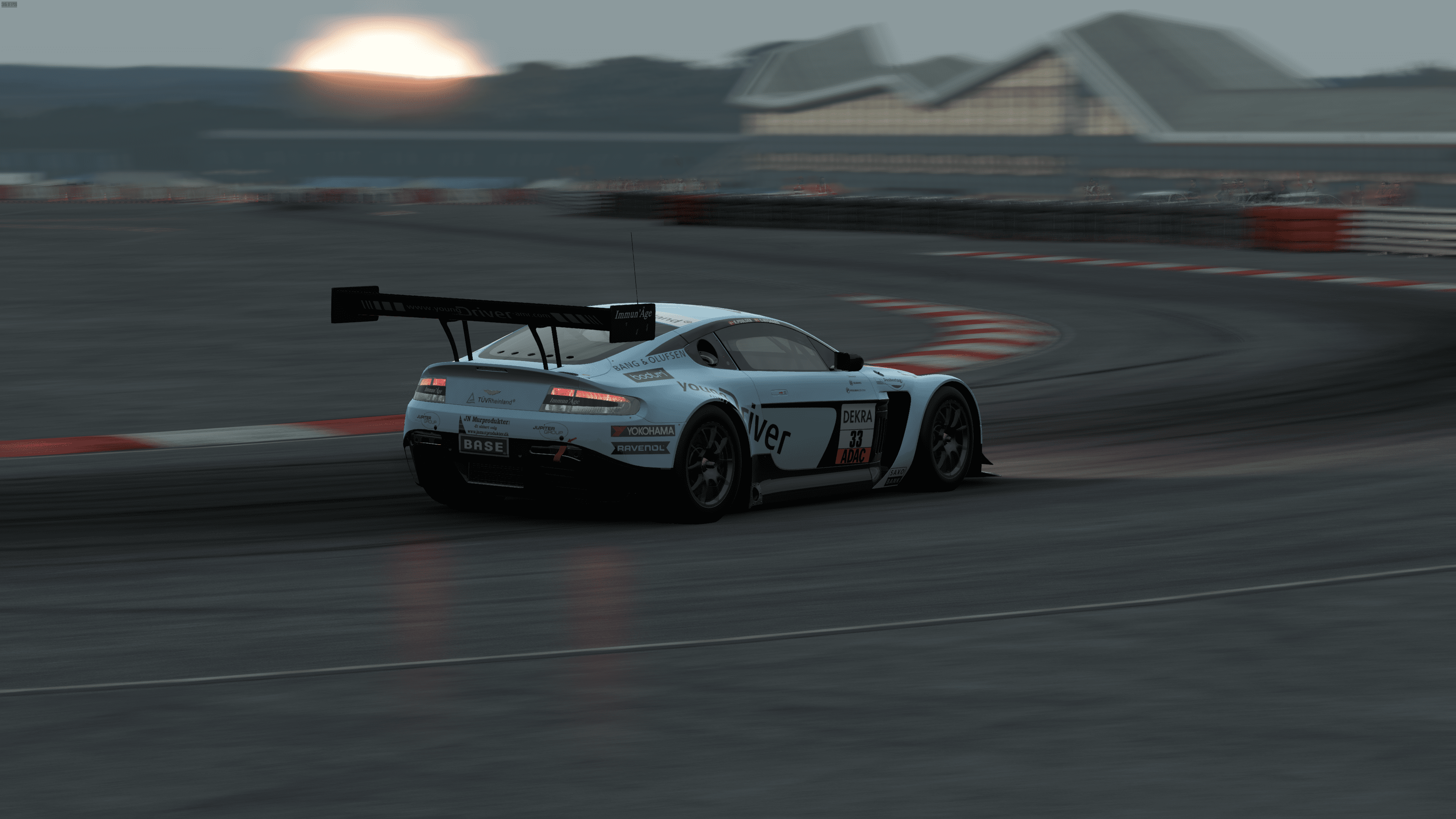 AM V12 Vantage GT3 / Stowe Circuit_2