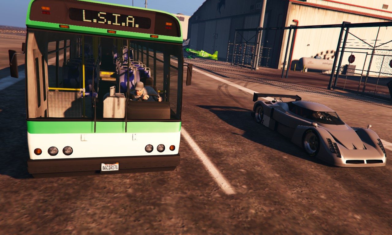 An airport coach meets the Annis RE-7B 2