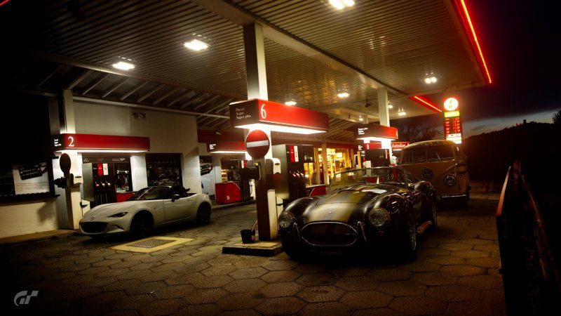 Chilling at the gas station.....jpg