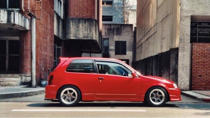 Clean Toyota Starlet V-Glanza.
