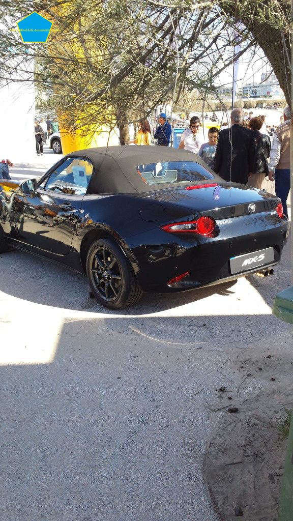 Convertible dreamer in the beach: 2016 Mazda MX-5 ND Rear at Matosinhos