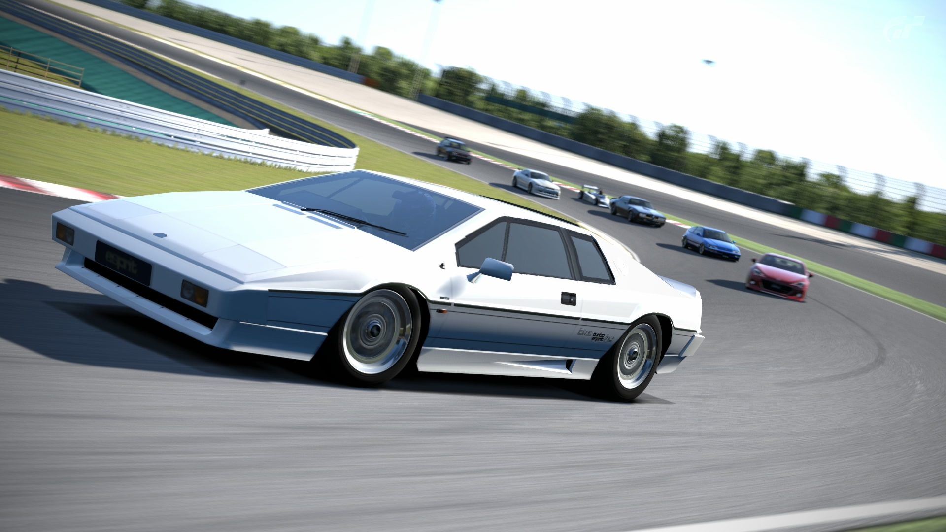 Esprit Turbo leads the street car race in Suzuka.