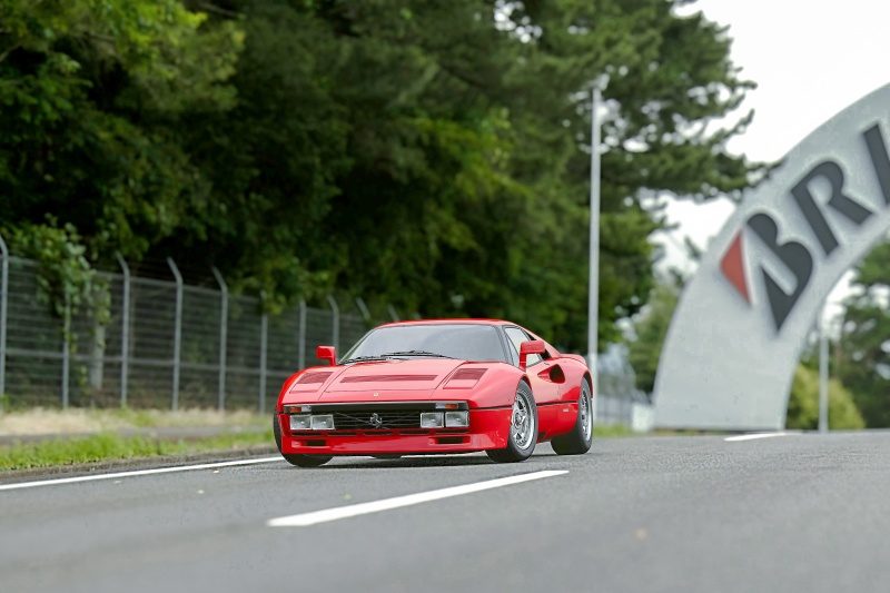 Ferrari_288_GTO_racetrack.jpg