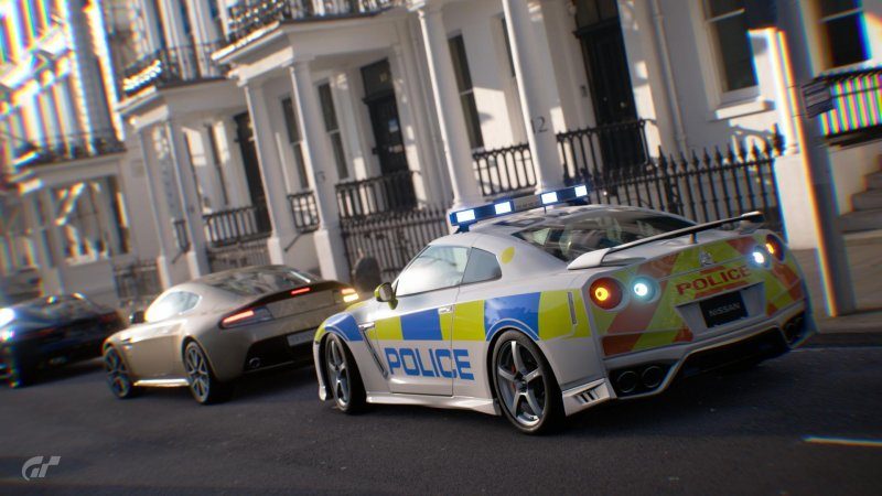 GTR_Police_car_UK_aston_martin_pulled_over_t6125542012523381252_0.jpg