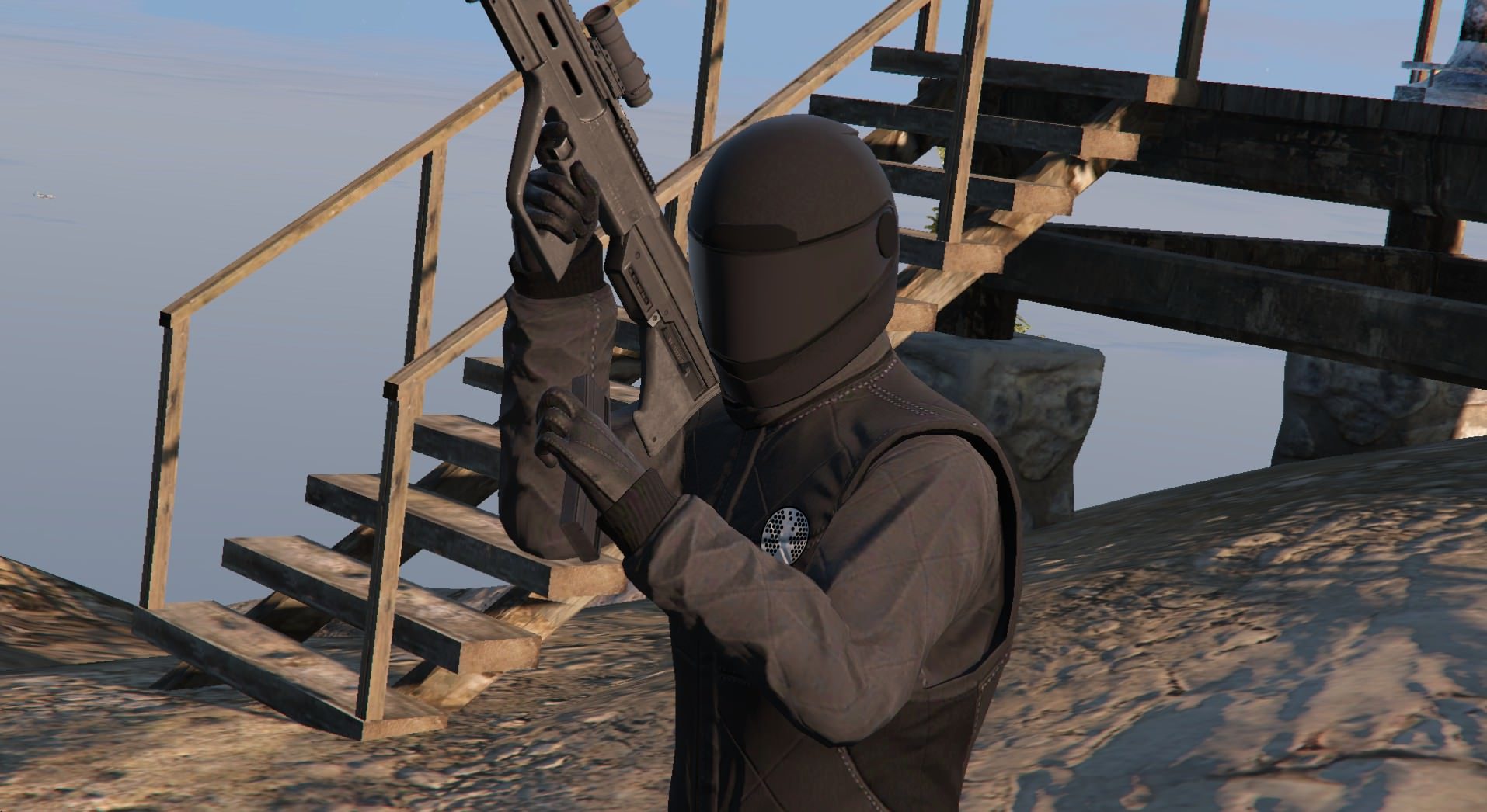 Having a quick look at the new Cayo Perico Heist weaponry, featuring the tamed racing animal 6