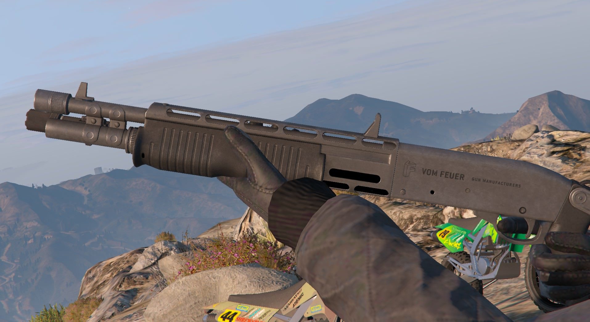 Having a quick look at the new Cayo Perico Heist weaponry, featuring the tamed racing animal 9