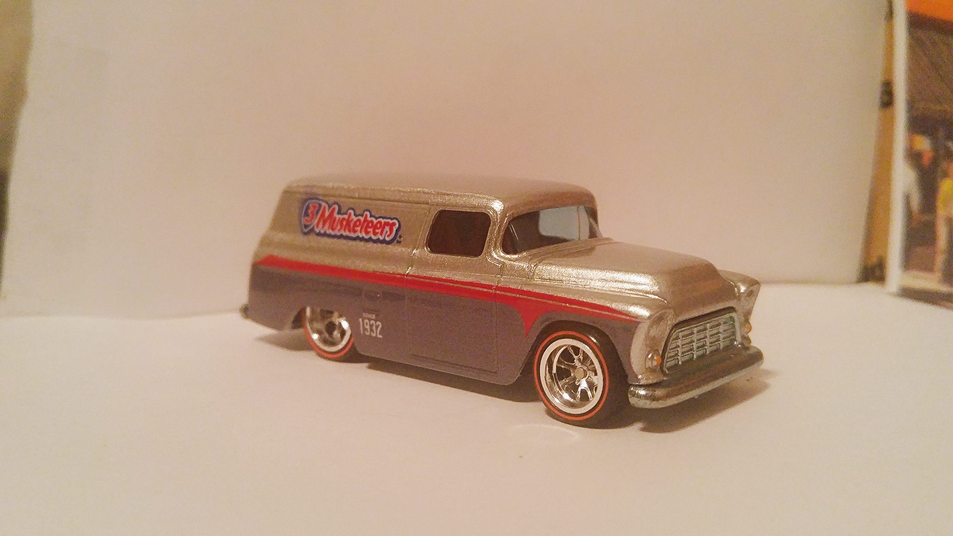 Hot Wheels: 3musketeers 55' Chevy Delivery
