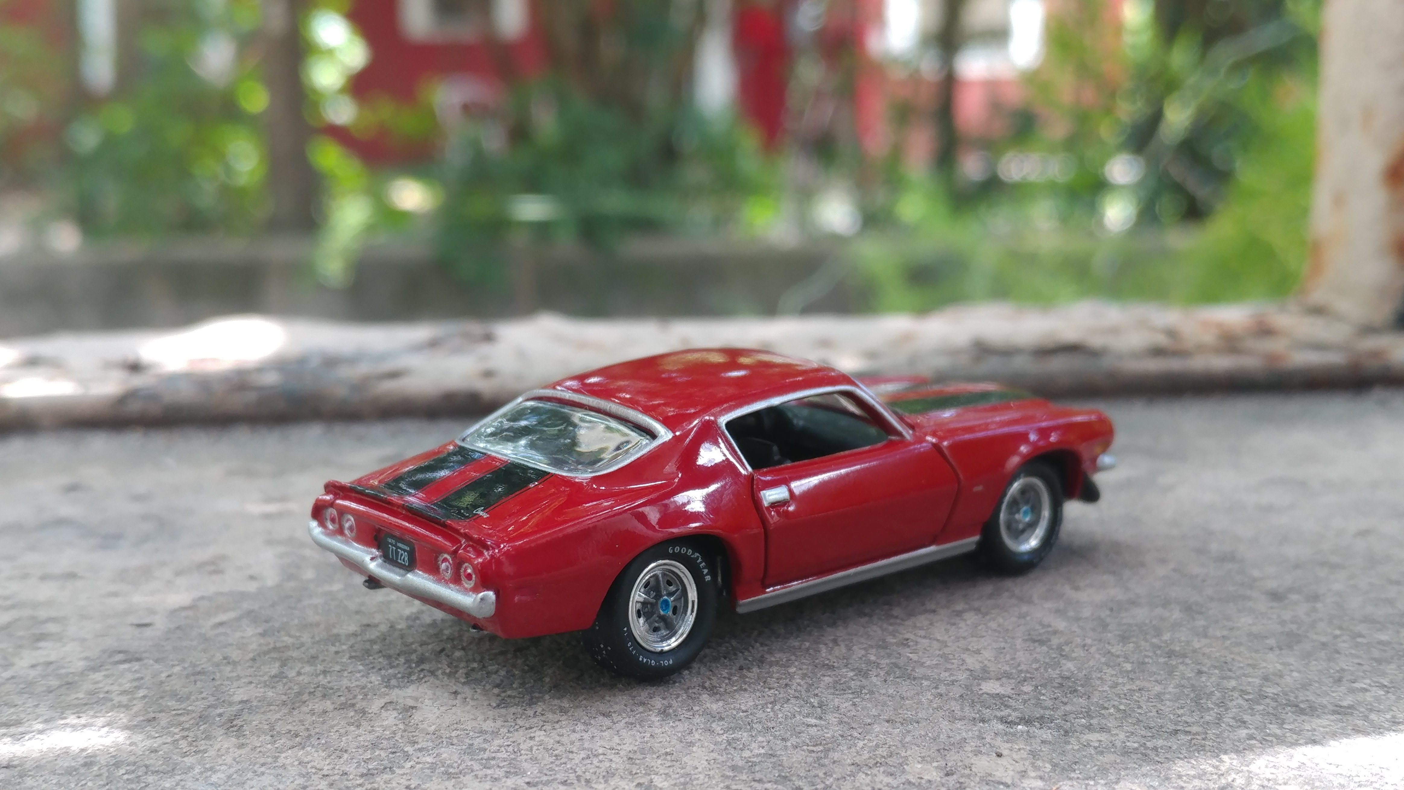 Johnny Lightning 1/64: 1970 Camaro