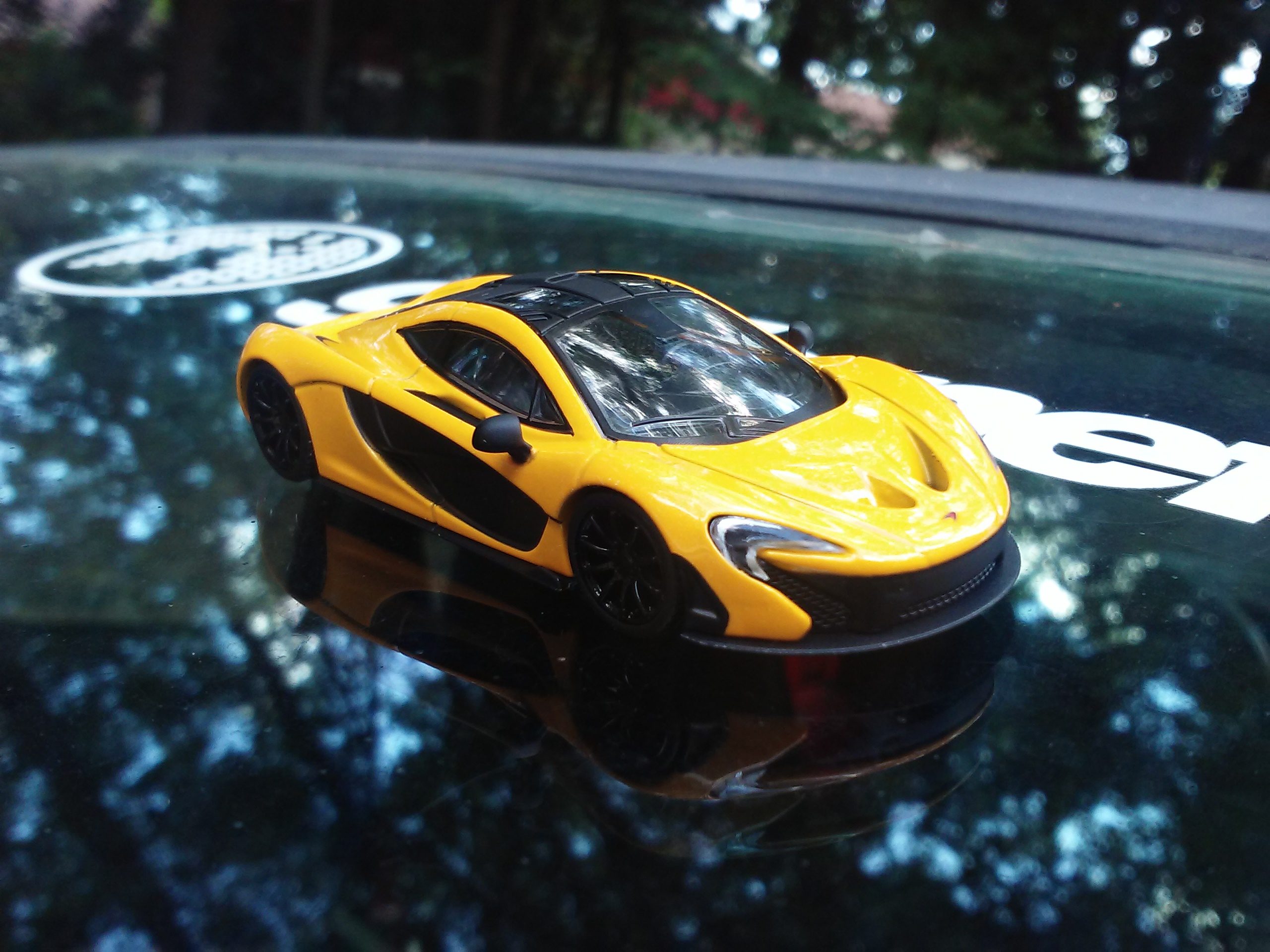 Kyosho 1/64 McLaren P1.