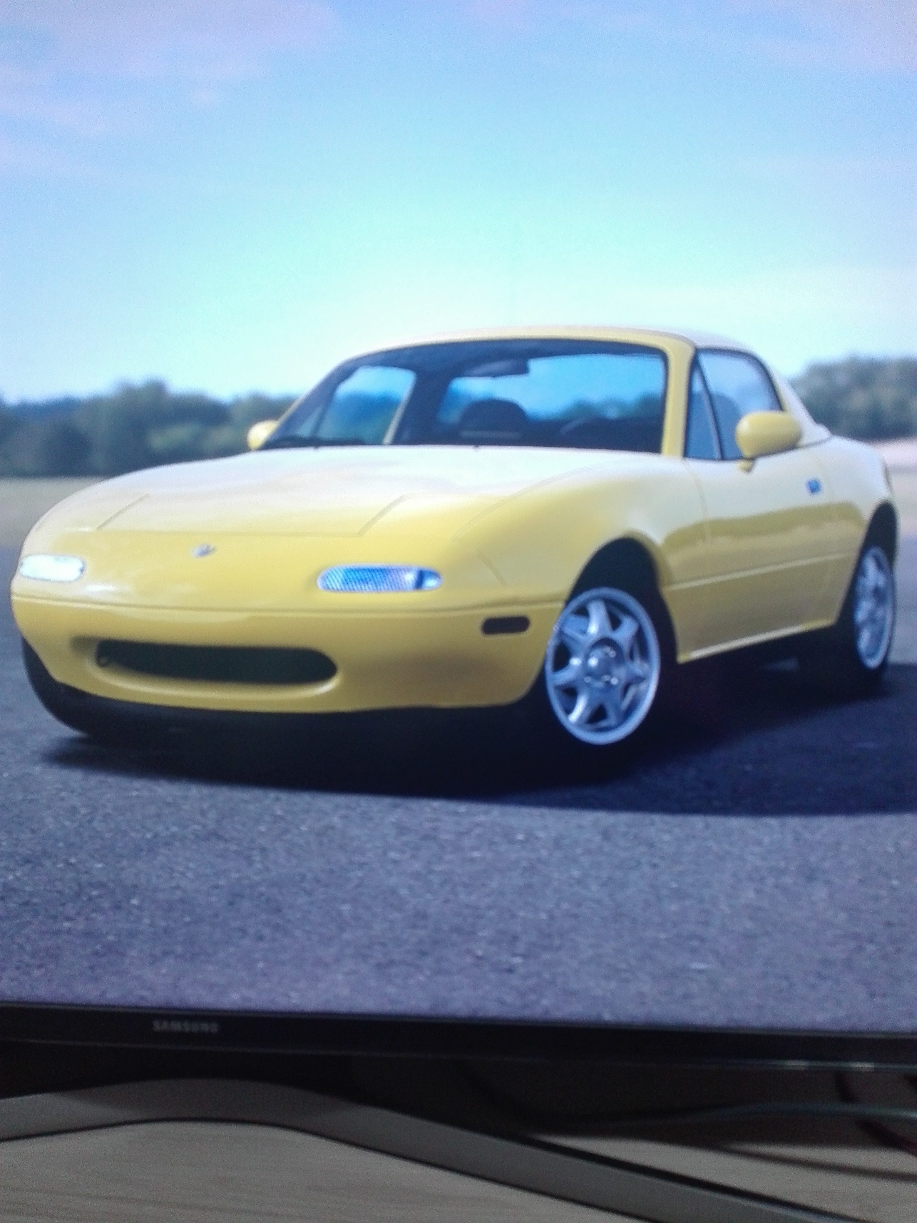 Mazda MX-5 yellow