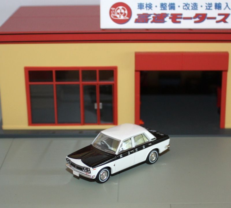 Nissan Bluebird 1400 DX (Sohgo Security Services)