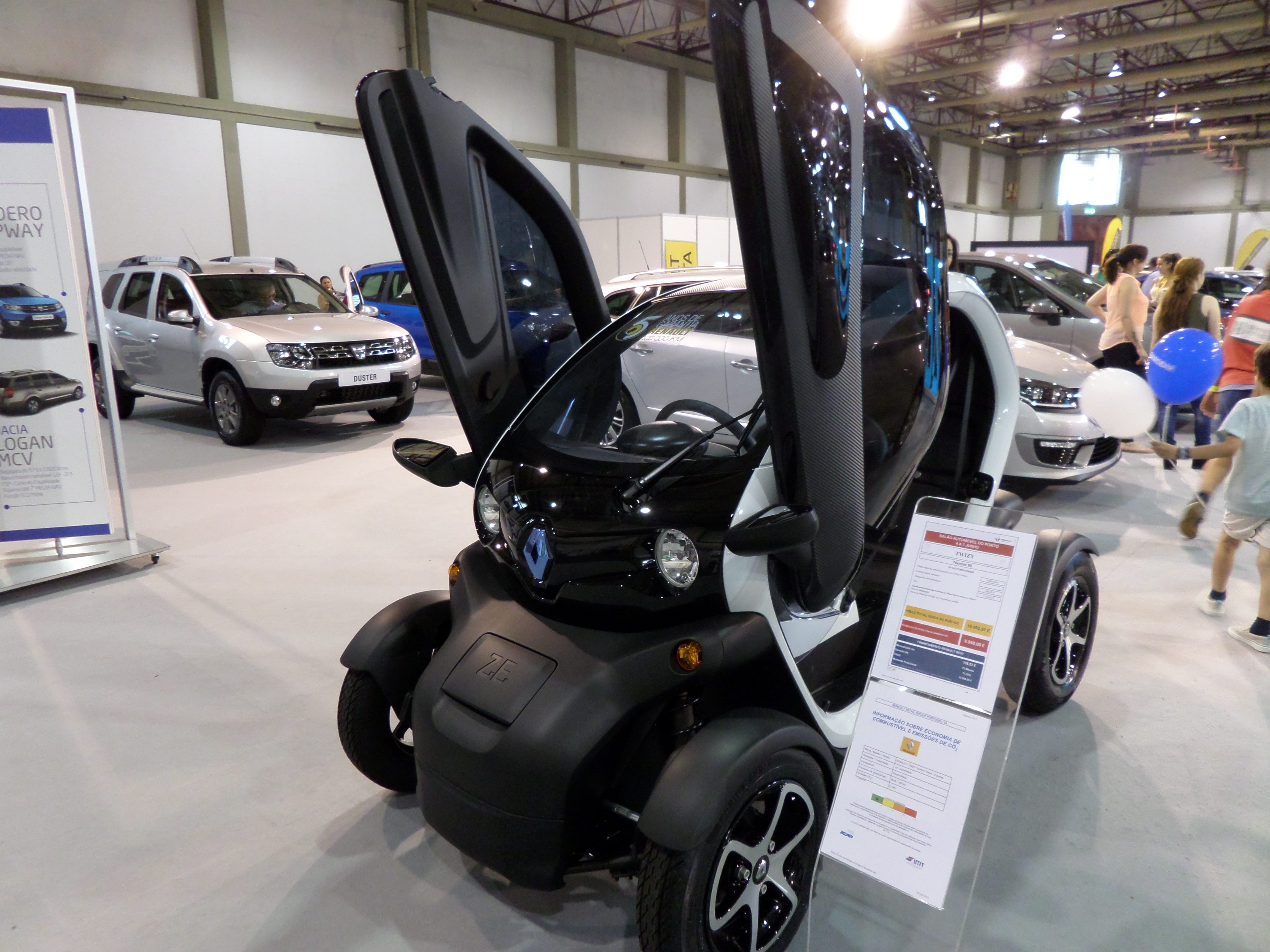 Renault Twizy: Look, everyone! Lambo doors! Or something like that, at least...