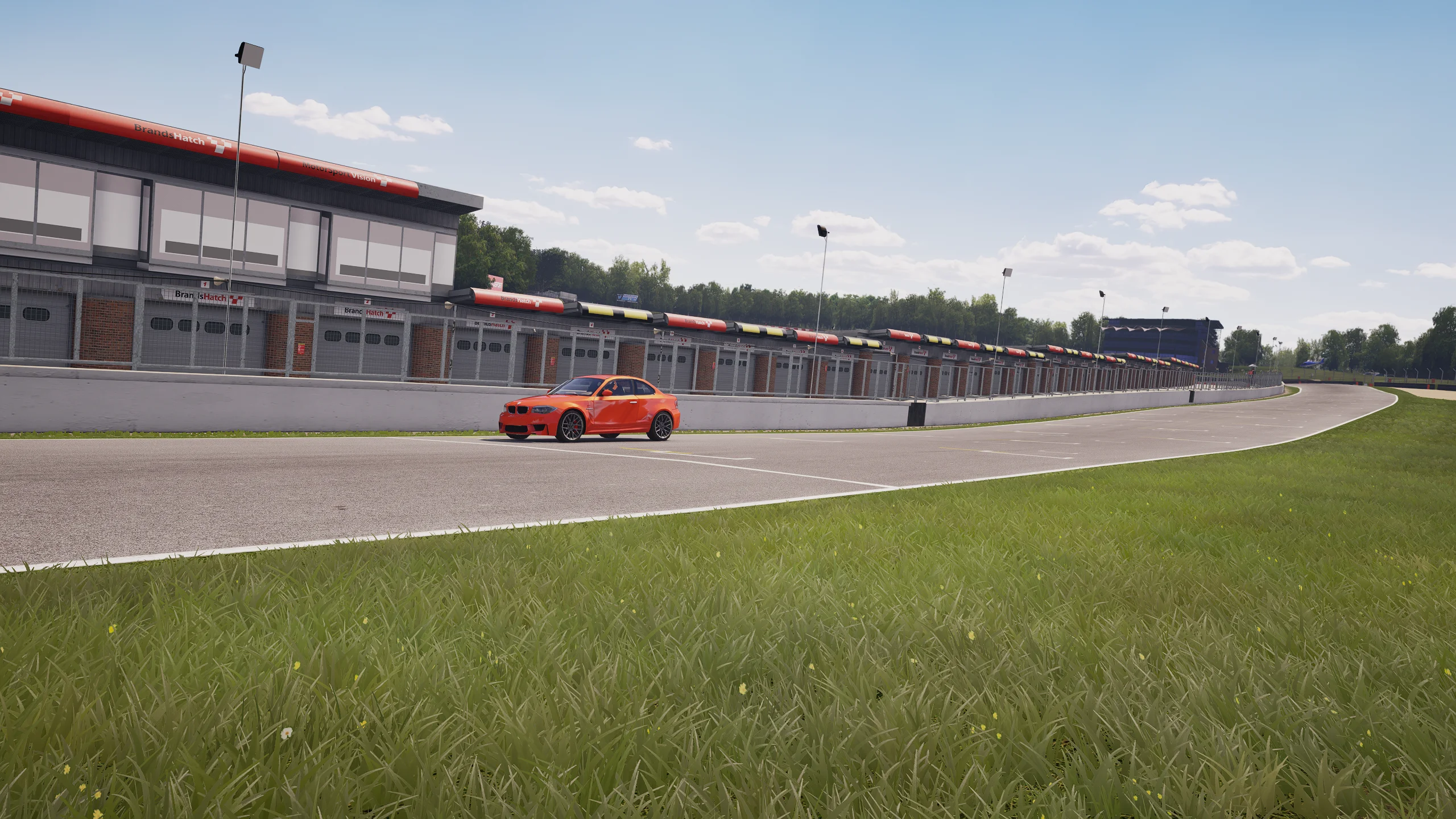 Screenshot_bmw_1m_ks_brands_hatch_14-9-126-17-53-49.webp