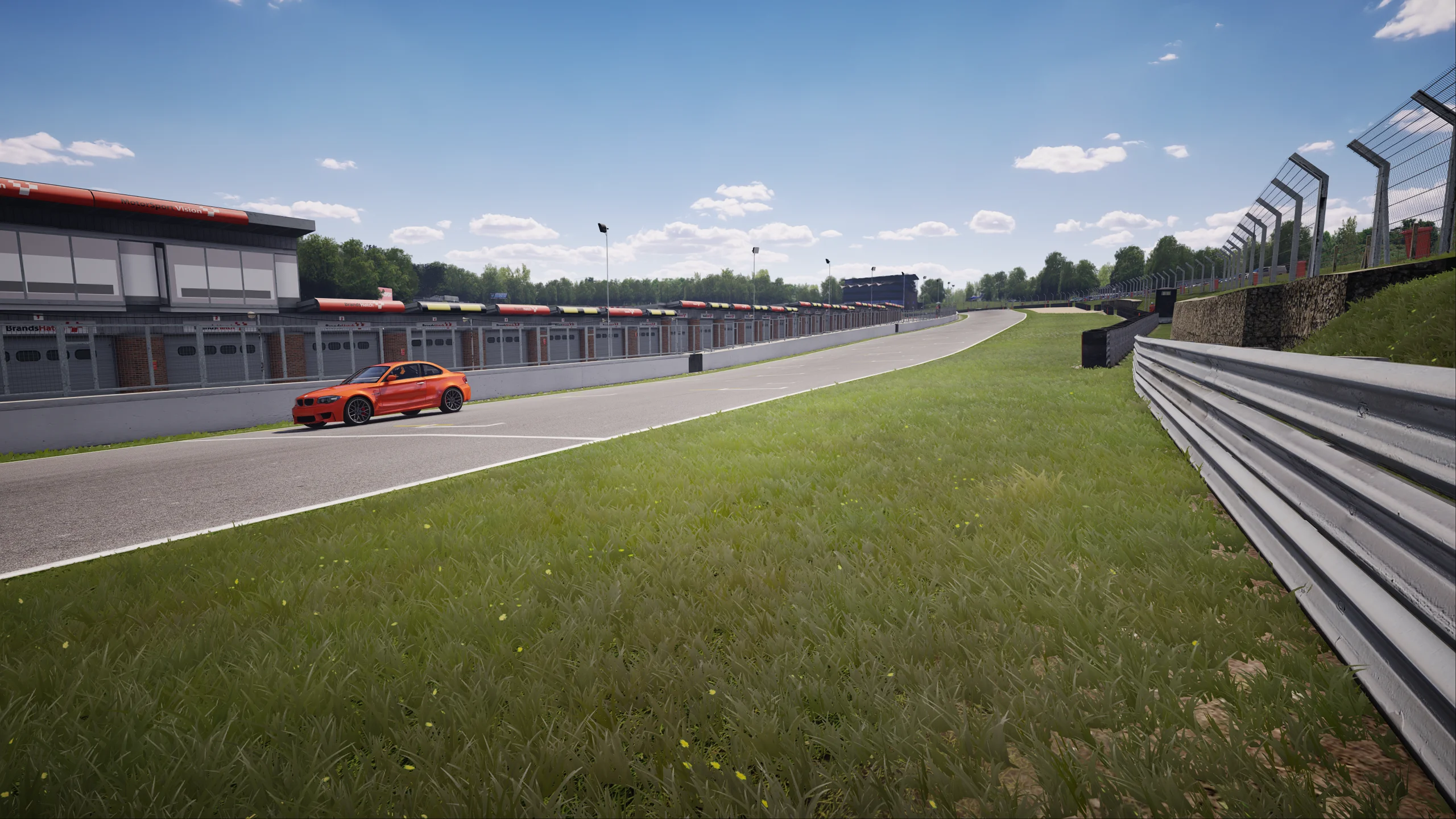 Screenshot_bmw_1m_ks_brands_hatch_8-9-126-23-39-19.webp
