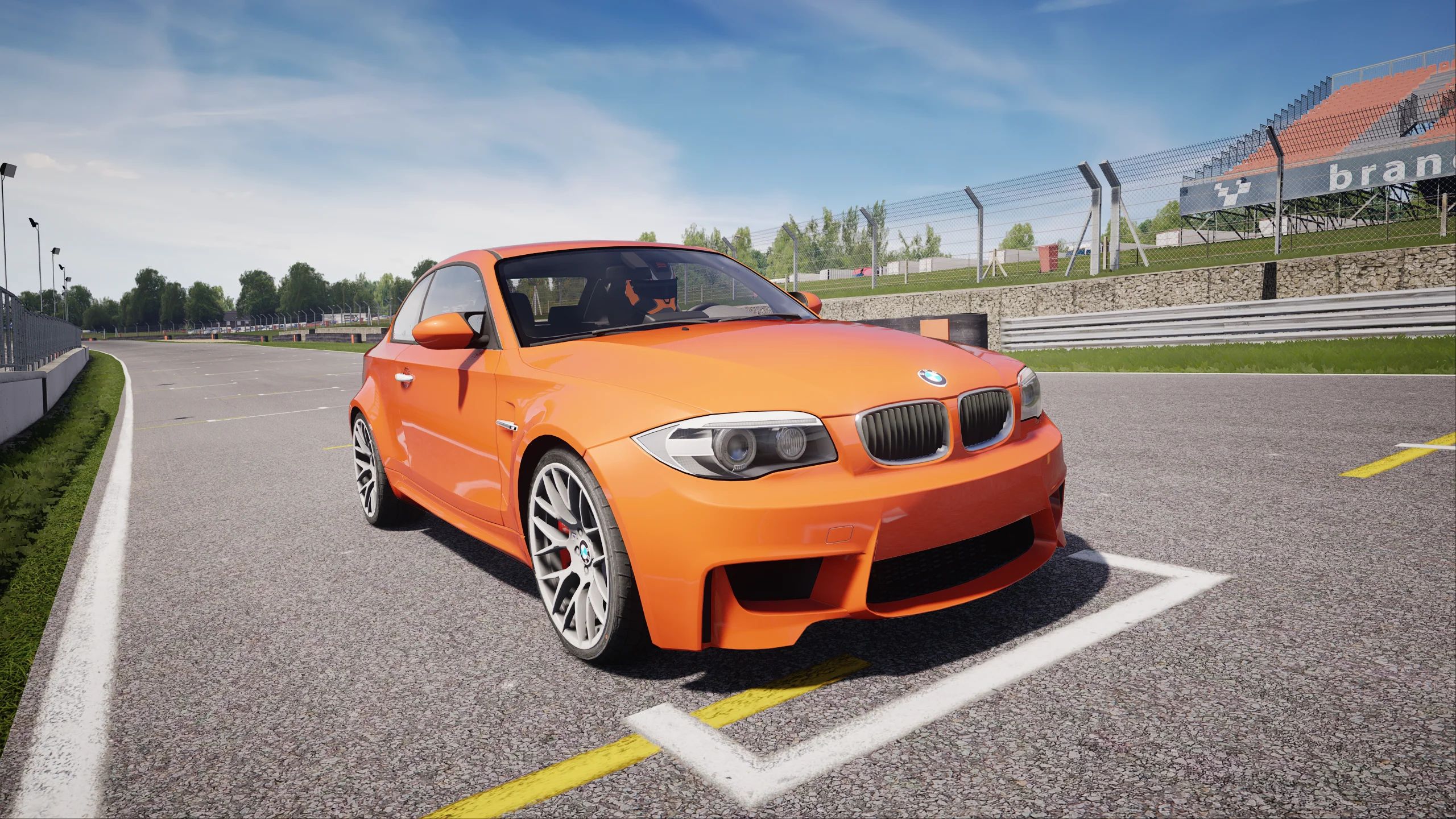 Screenshot_bmw_1m_ks_brands_hatch_8-9-126-23-44-25.webp