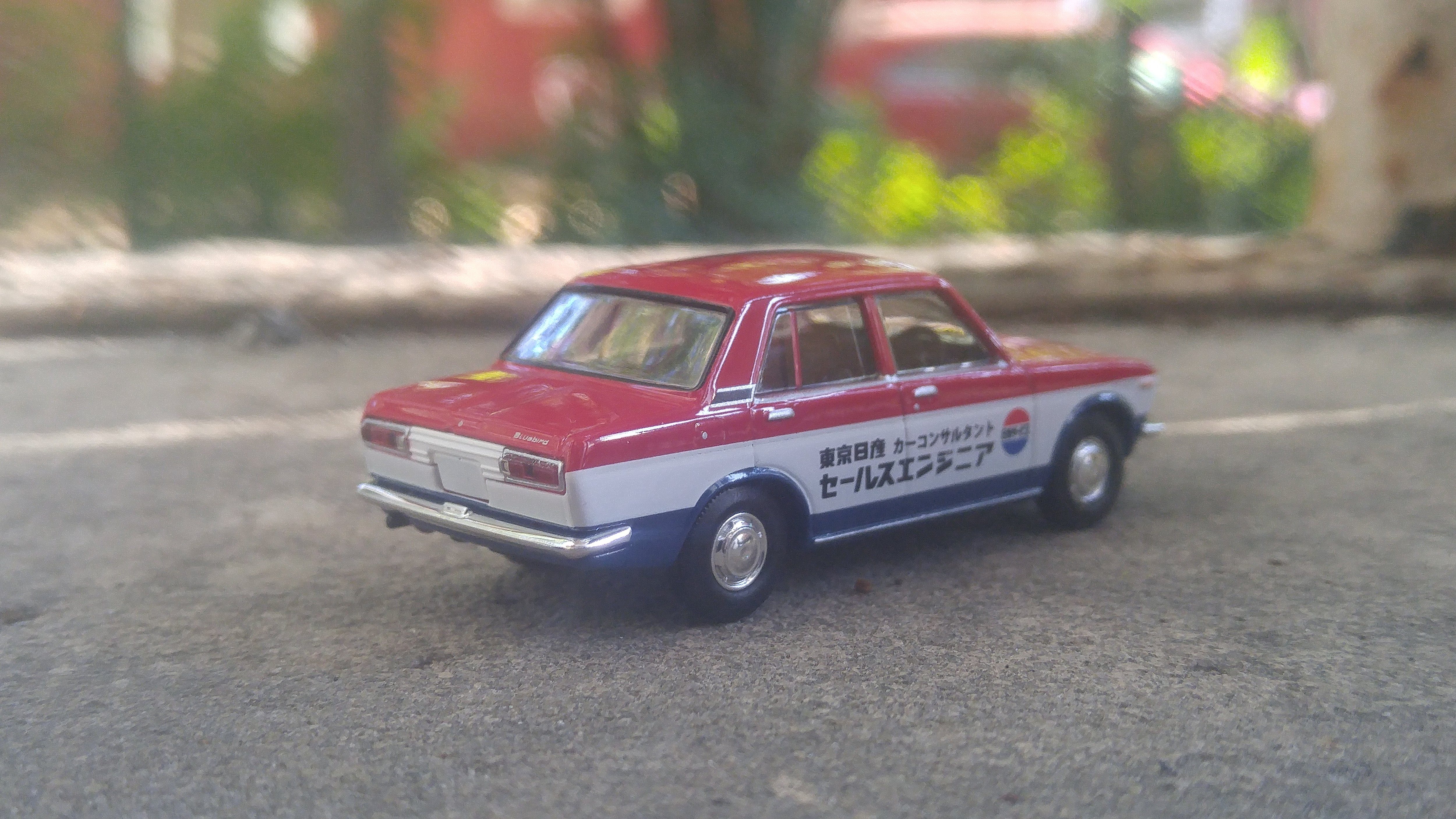 TLV 1/64: Nissan Bluebird Service