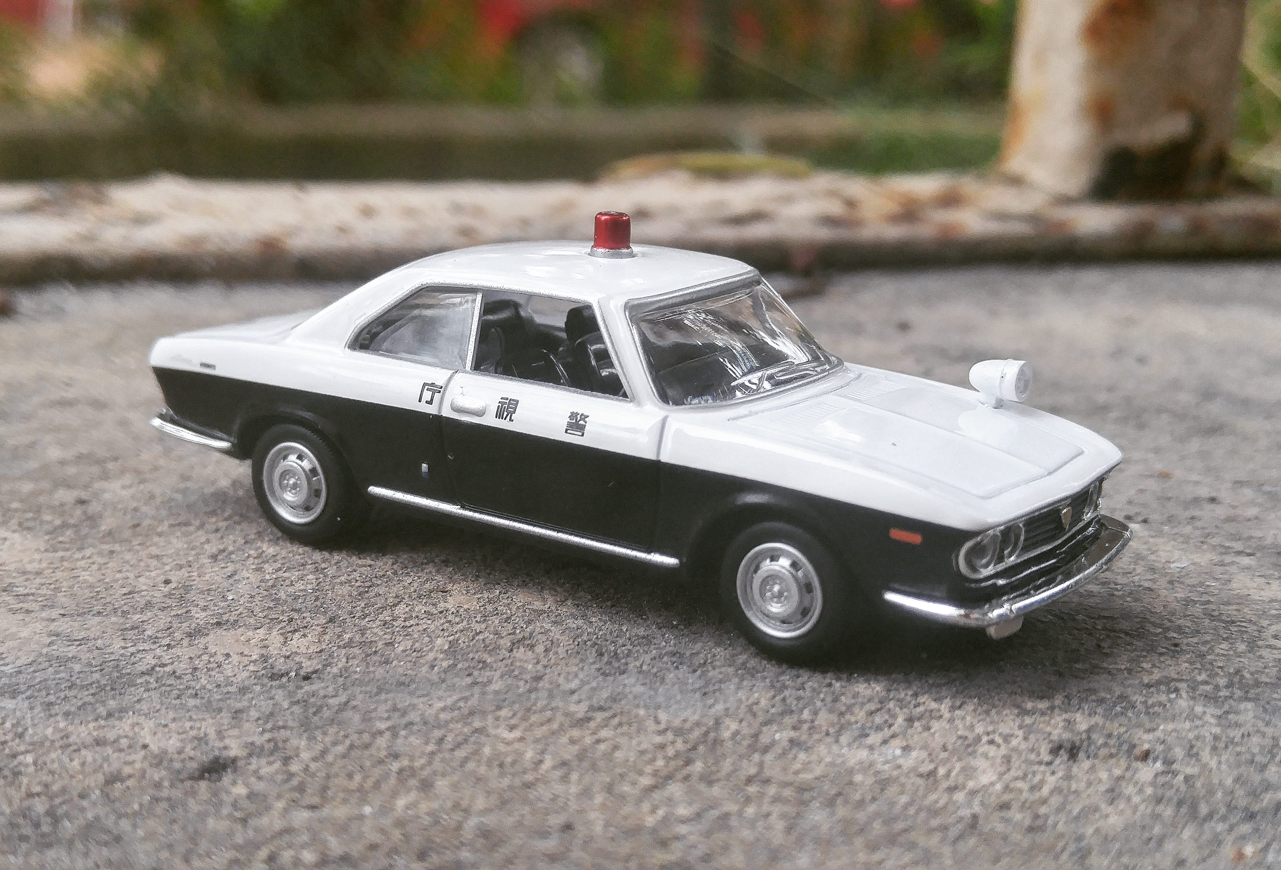 TLV: Mazda Luce Police