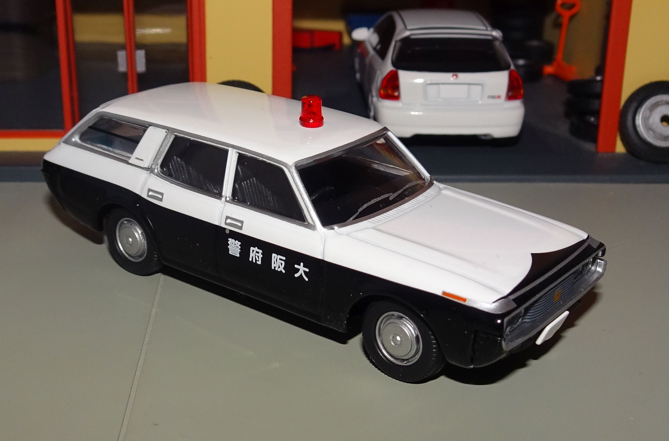 Toyota Crown Van Police Car (Osaka Prefecture)