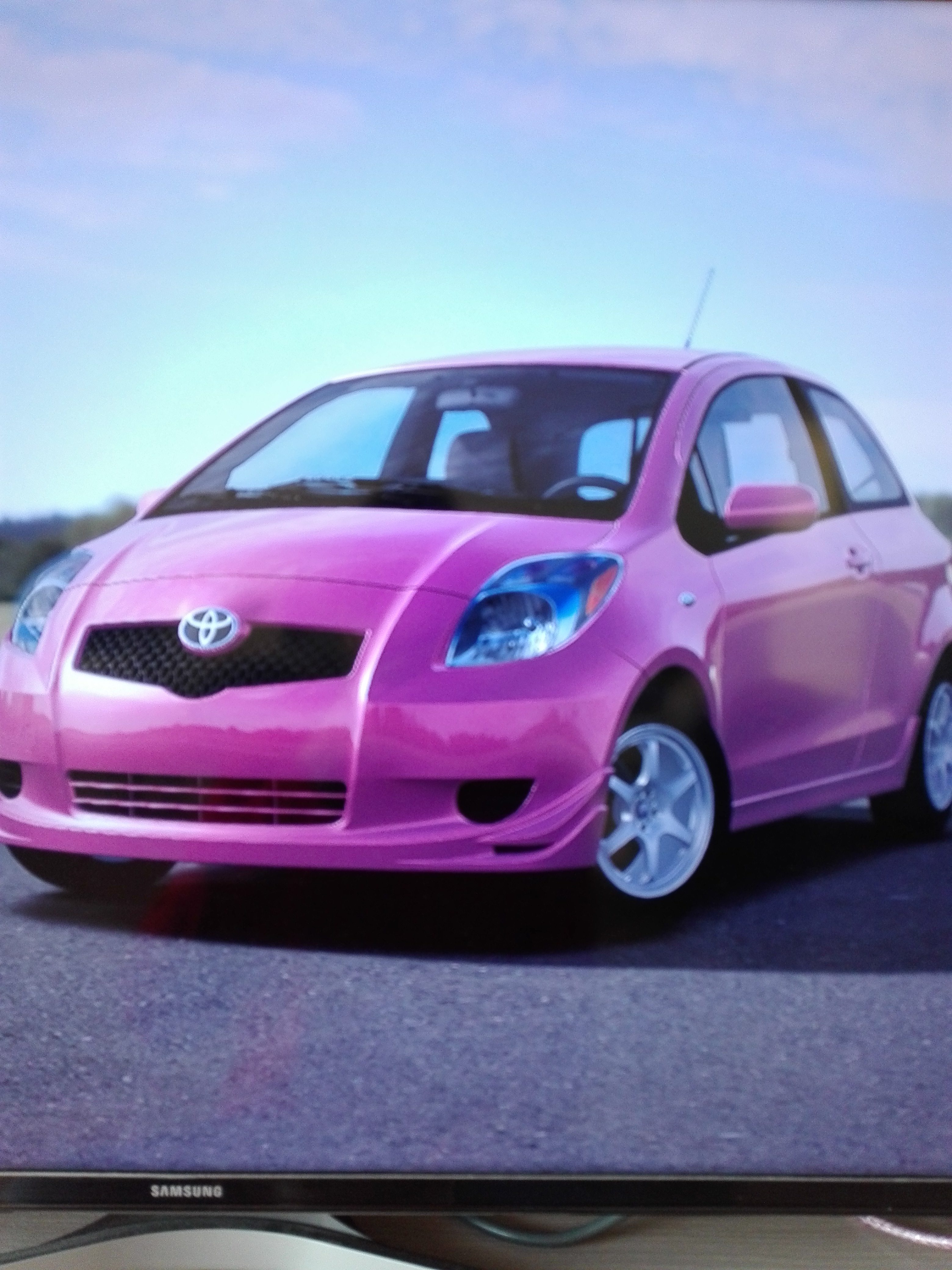 Toyota Yaris S Pink