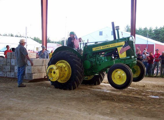 John%20Deere%20720%20Pulling%201.JPG