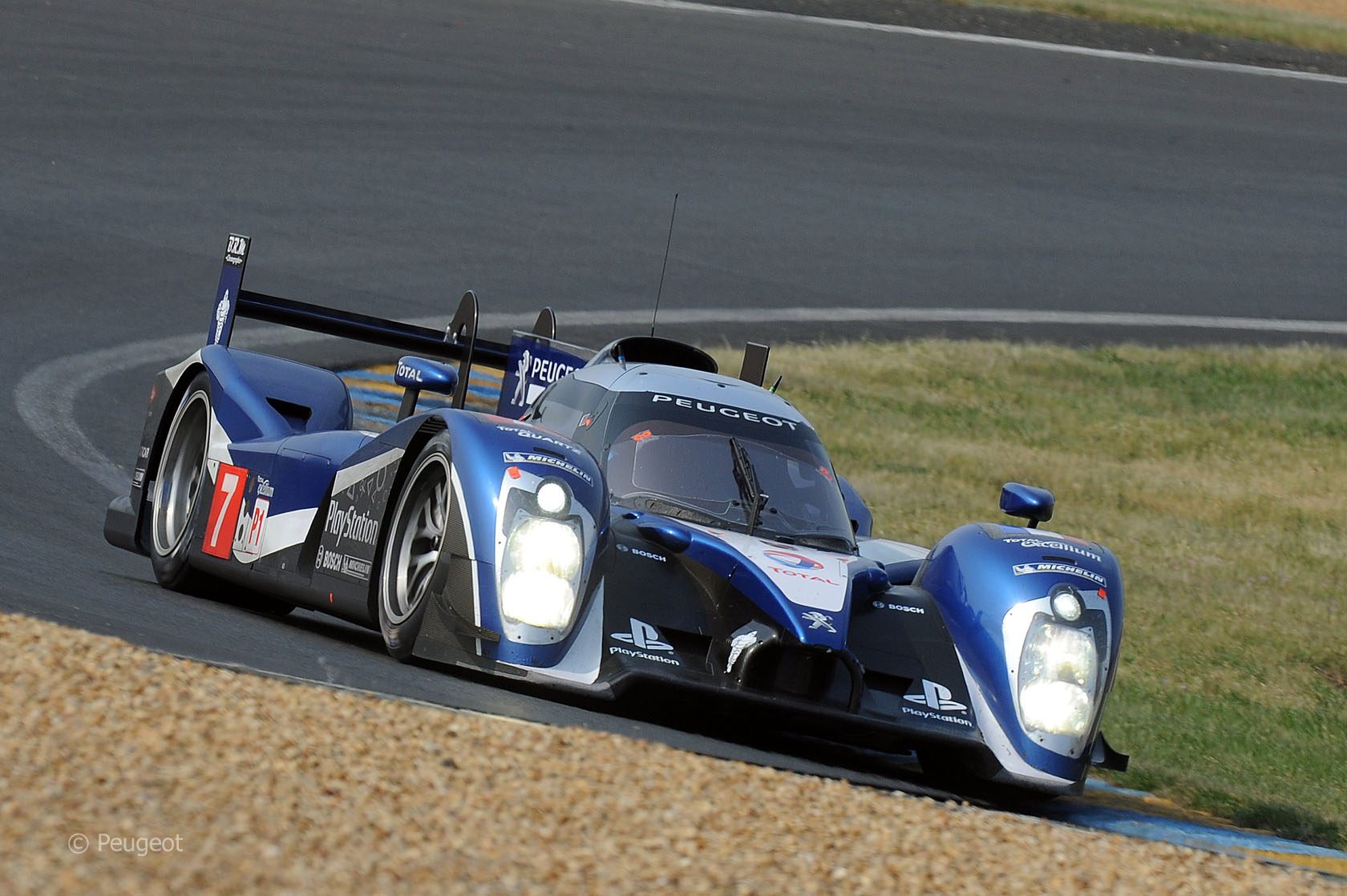 peugeot_908_2011_2.jpg