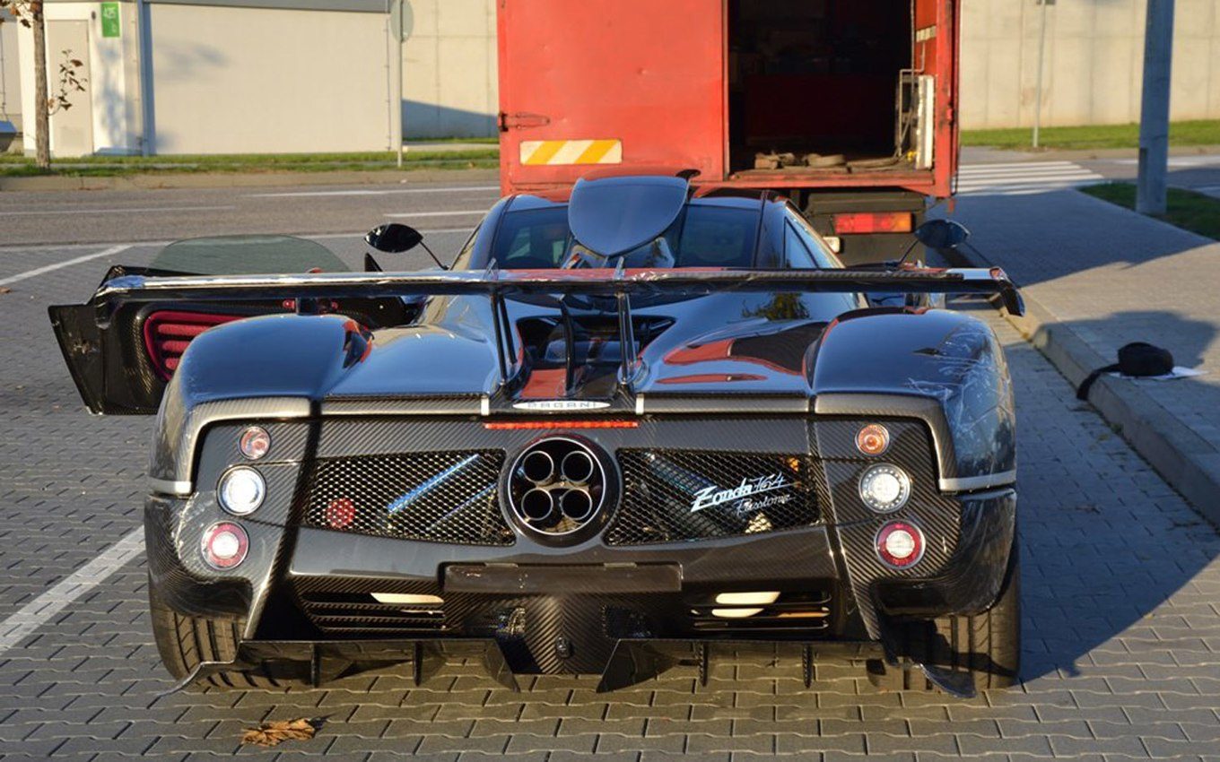 Pagani-Zonda-764-Passione-rear-view.jpg