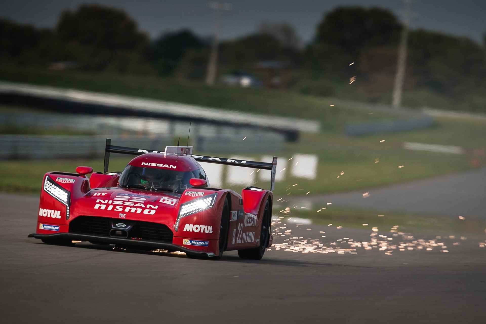2015-nissan-gt-r-lm-nismo-lmp1-race-car_100510558_h.jpg