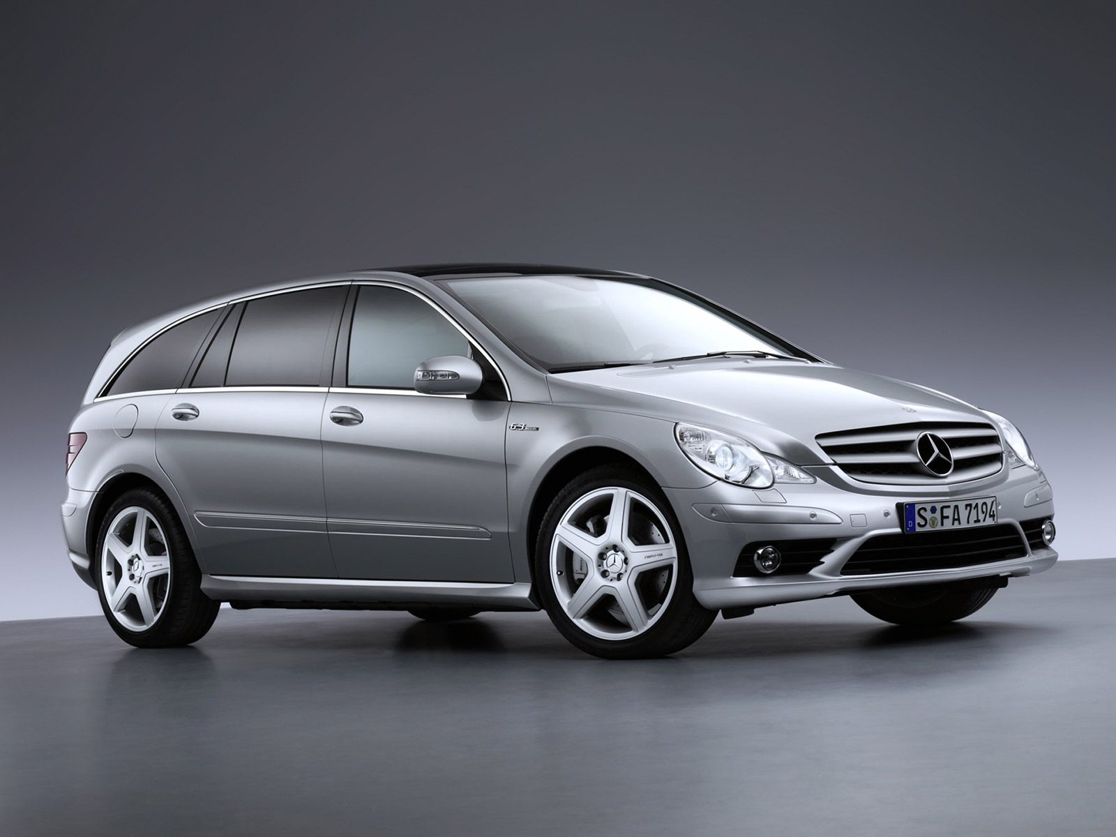 Mercedes-Benz_R63_AMG_2007.jpg