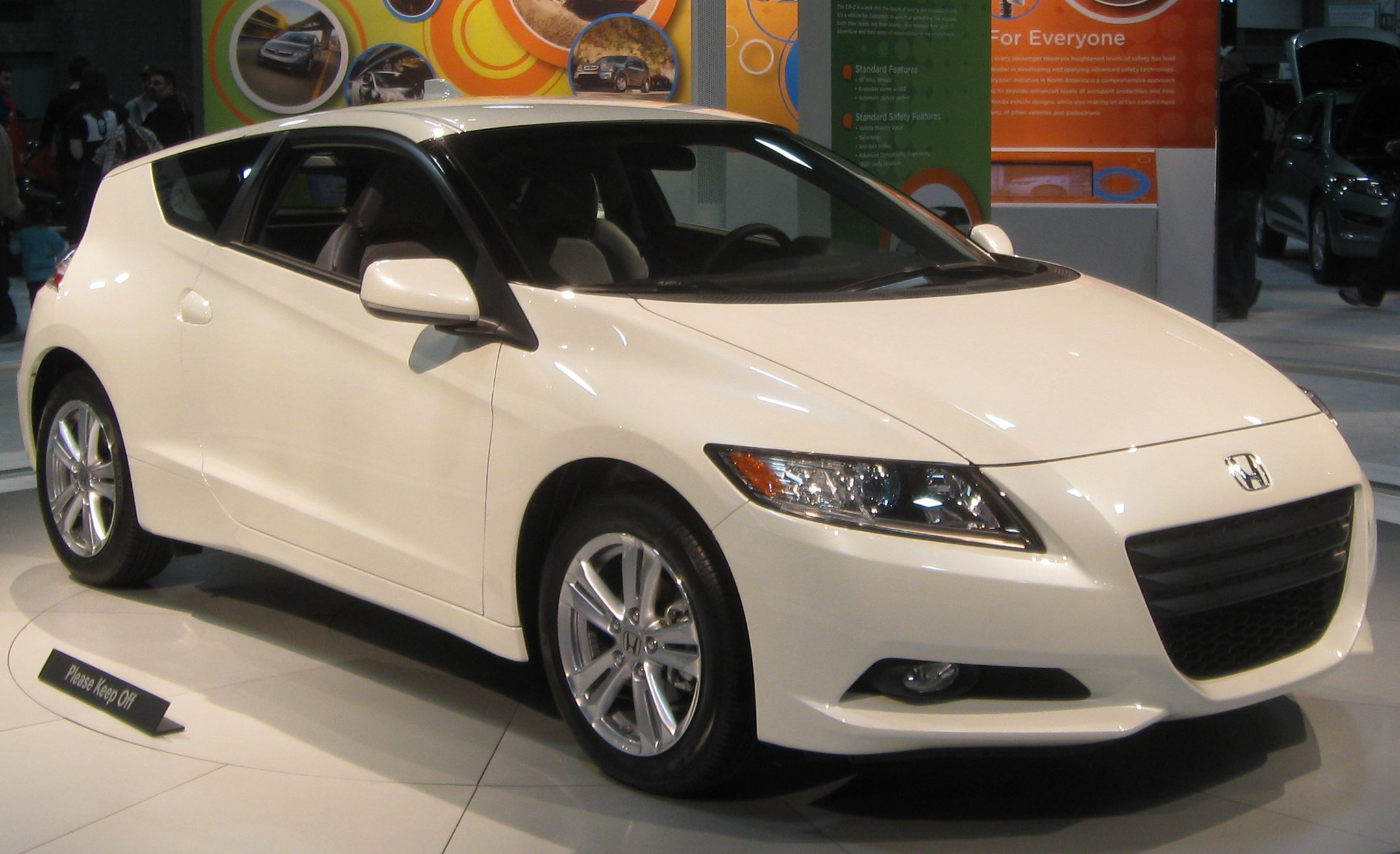 2011_Honda_CR-Z_front_--_2010_DC.jpg