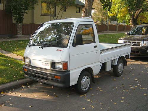 Parked_Daihatsu_Hijet_Daveseven_00027806.jpg