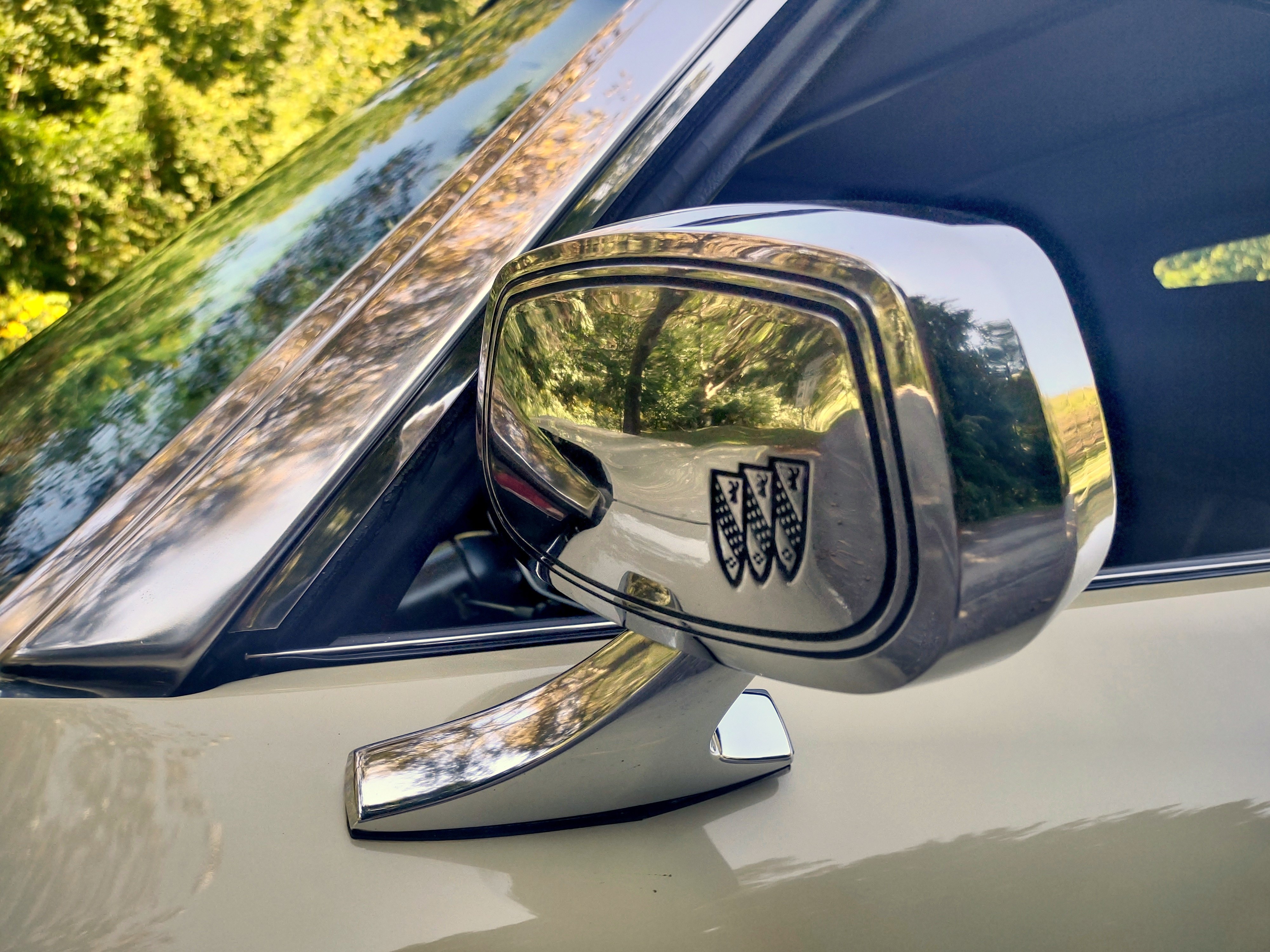 Mirror-63110.jpg