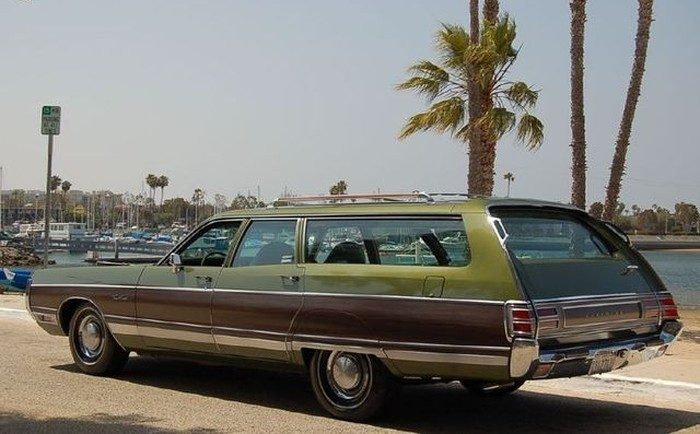 1972ChryslerTownCountry_01_700.jpg