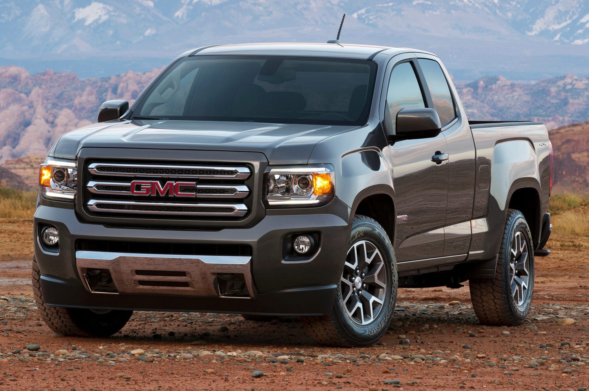 2015-gmc-canyon-front-view.jpg