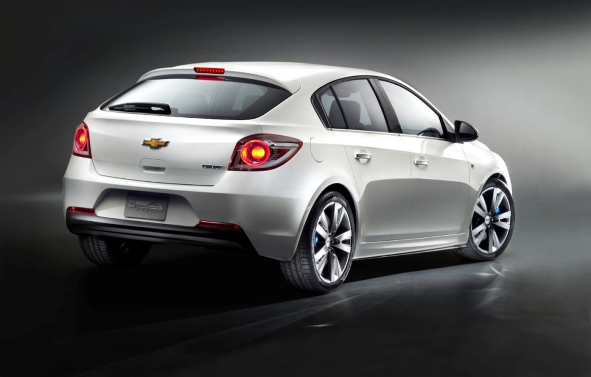 Chevrolet-Cruze-hatchback-1.jpg