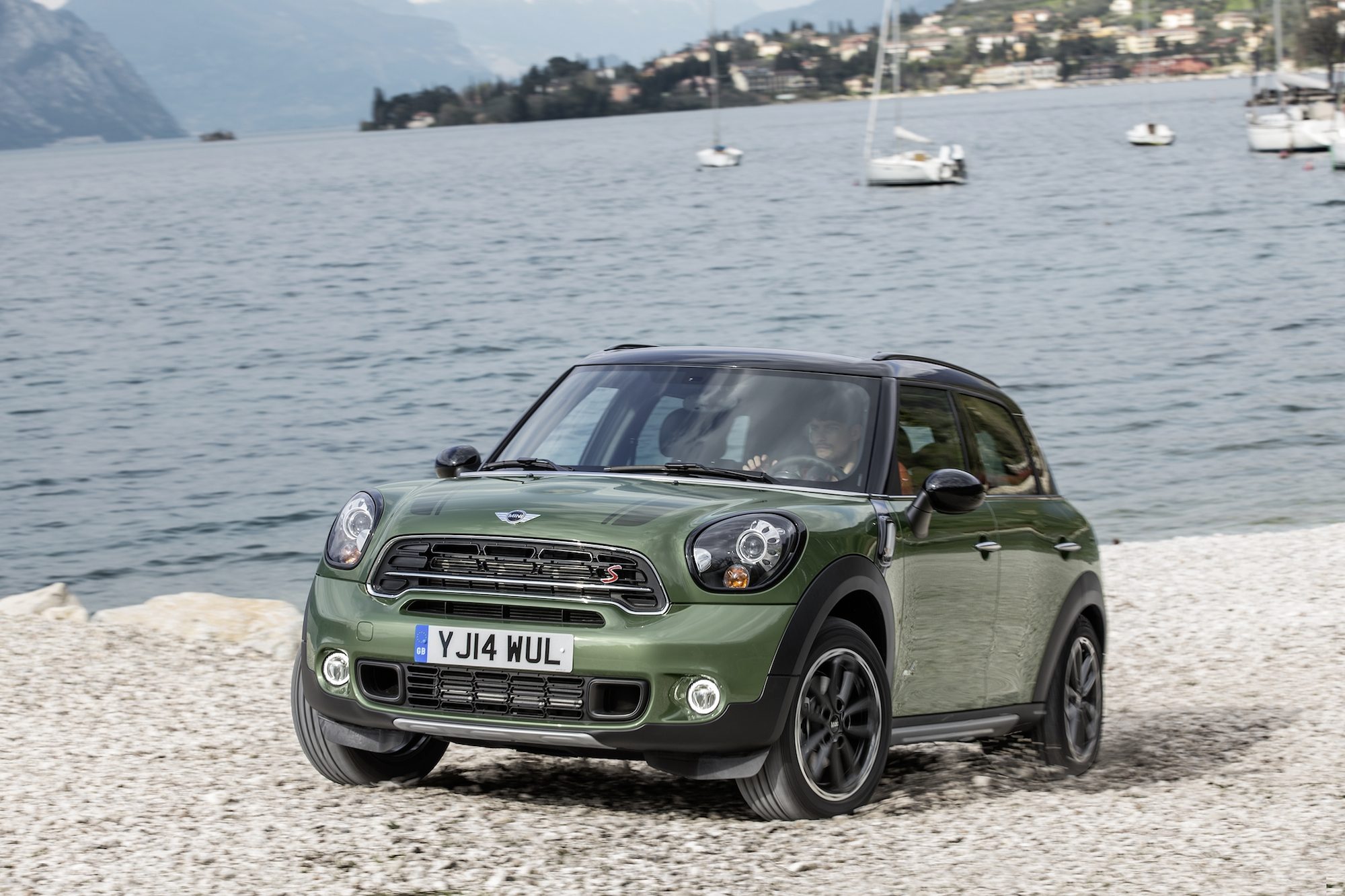 mini-countryman_100463689_h.jpg
