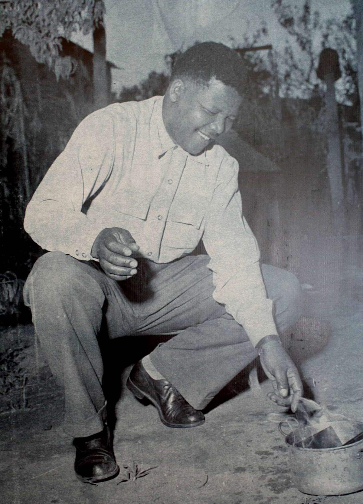 Mandela_burn_pass_1960.jpg
