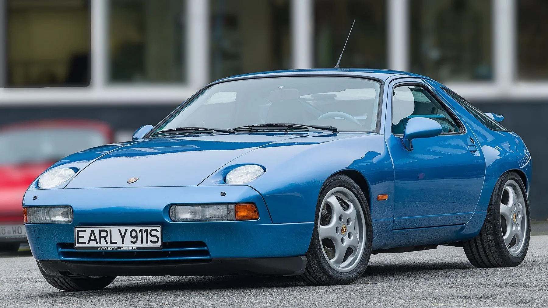 porsche-928-gts-azul-1.webp