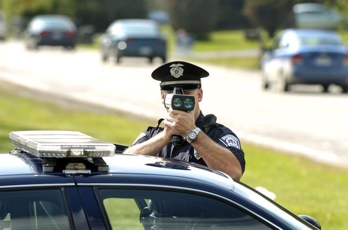 Cop-using-radar-gun.jpg