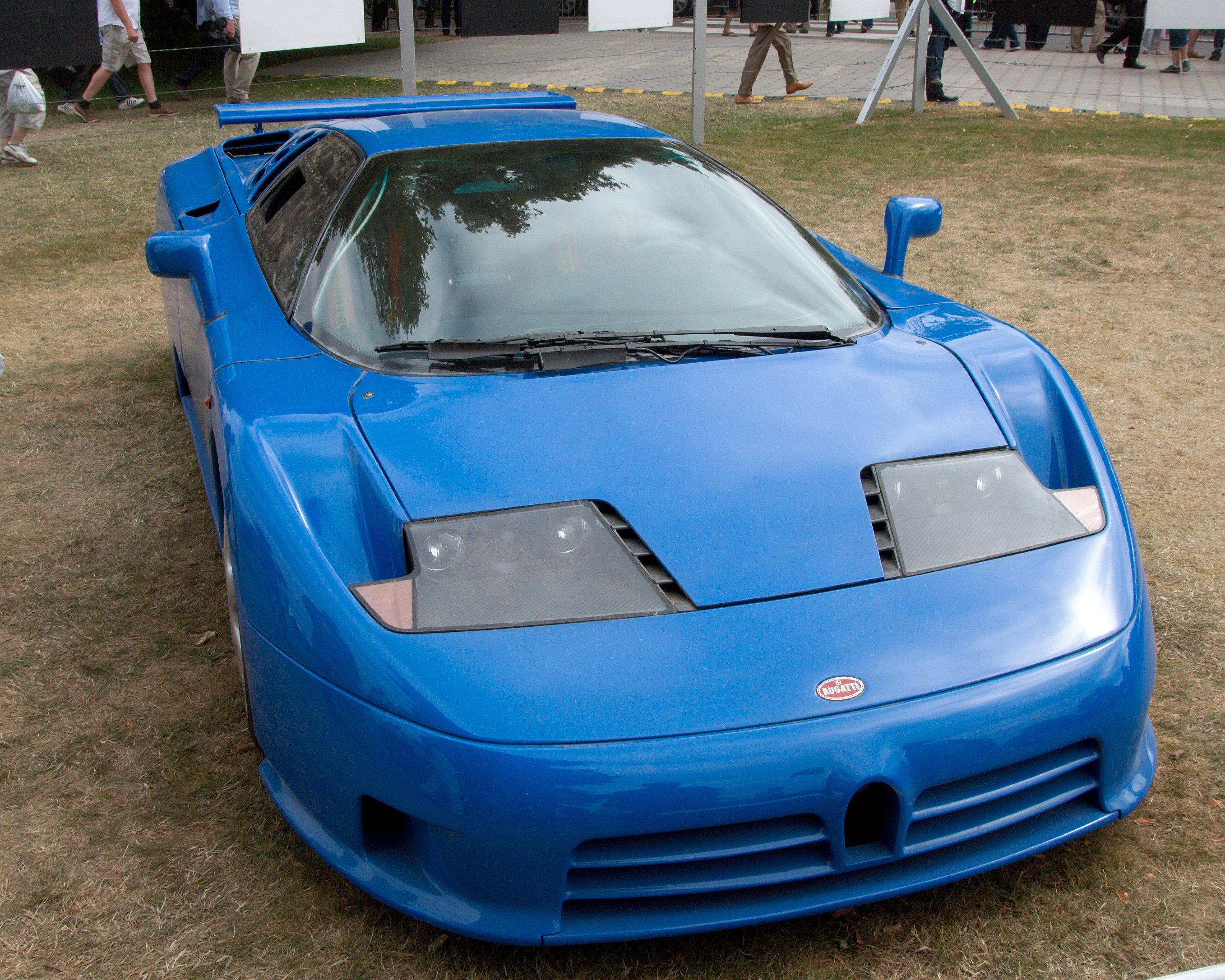 Bugatti_EB110_-_Flickr_-_andrewbasterfield.jpg