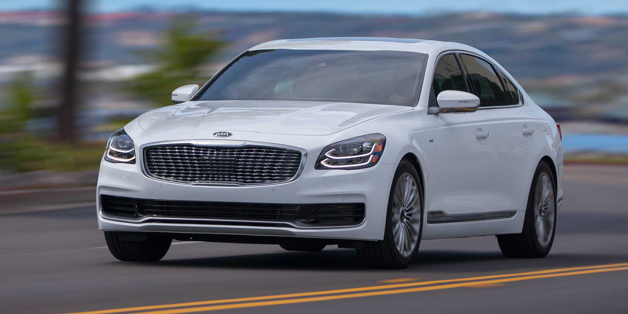 2019-kia-k900-13701_.jpg